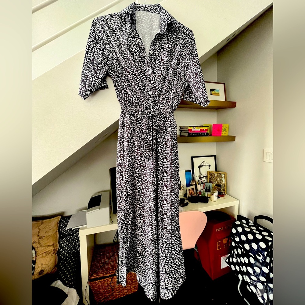 Bundle of TWO dresses, one black, one green. Floral Walmart shirt dresses size L